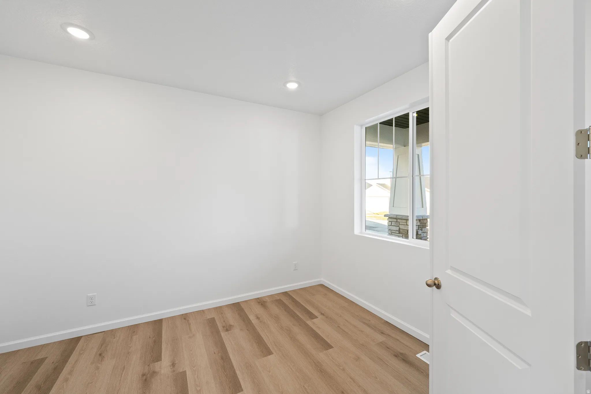 Unfurnished room featuring light wood-style flooring and recessed lighting