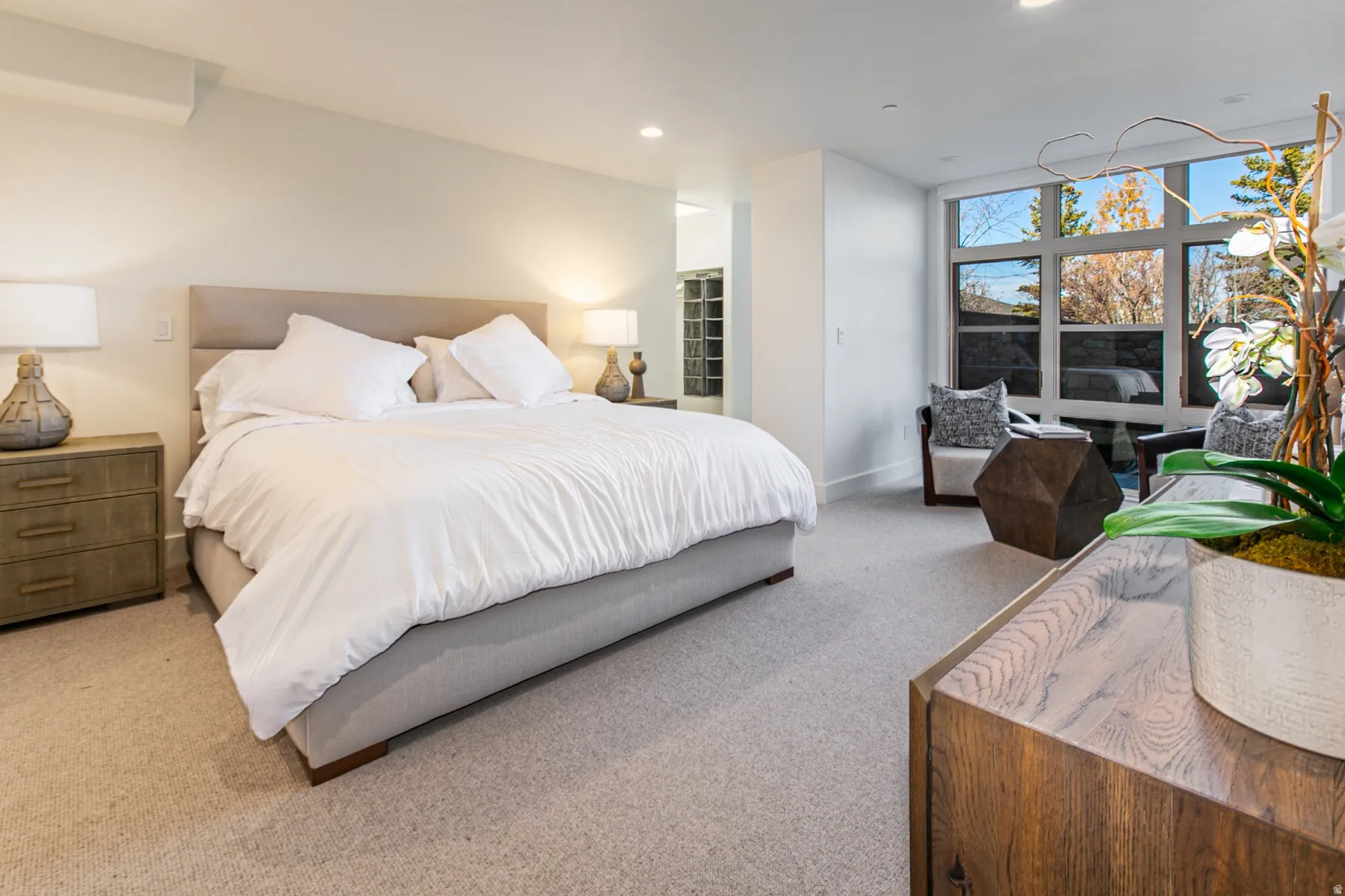 Bedroom featuring carpet, recessed lighting, and a wall of windows