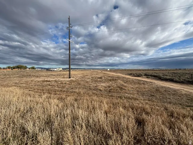 View of home's community with a rural view