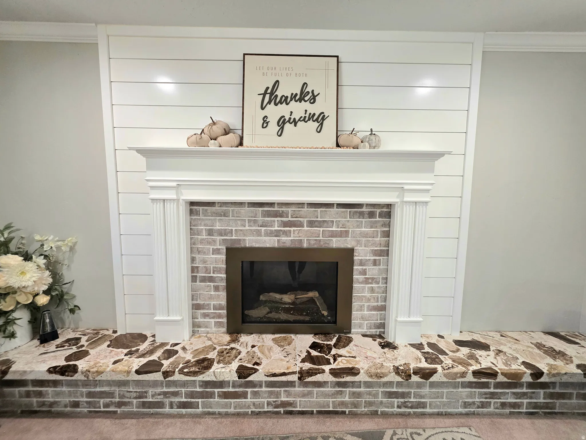Detailed view of ornamental molding and a fireplace