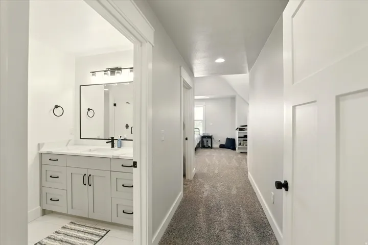 Upstairs on-suite
