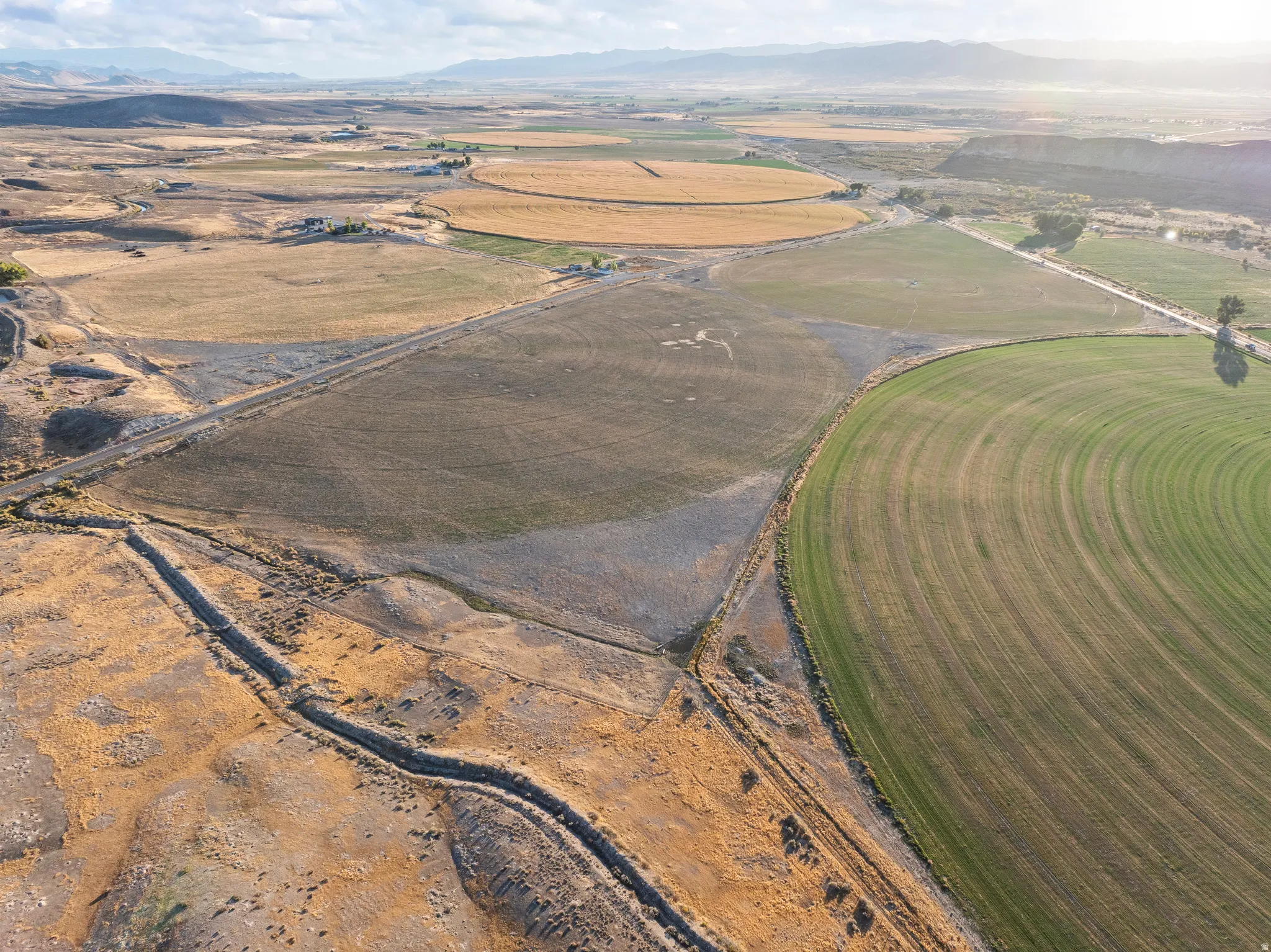 Aerial view of property's location featuring rural landscape and mountains
