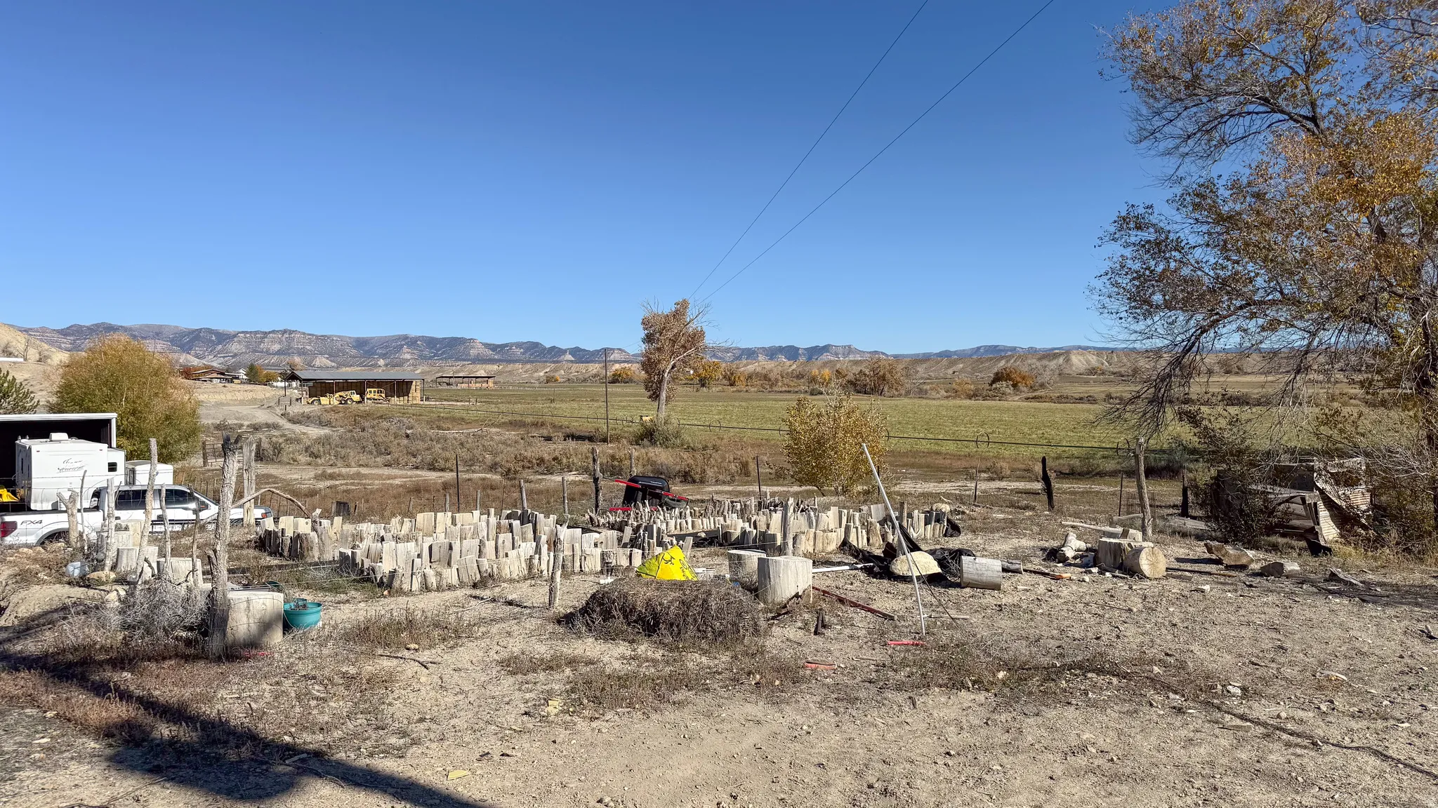 View of yard featuring a mountain view and a view of countryside