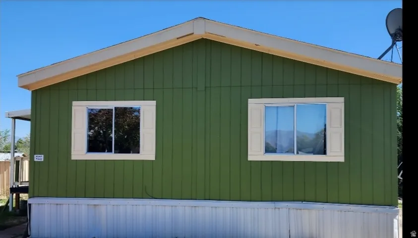 View of home's exterior