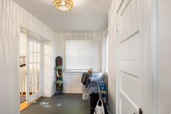 Laundry area featuring finished concrete floors and baseboards