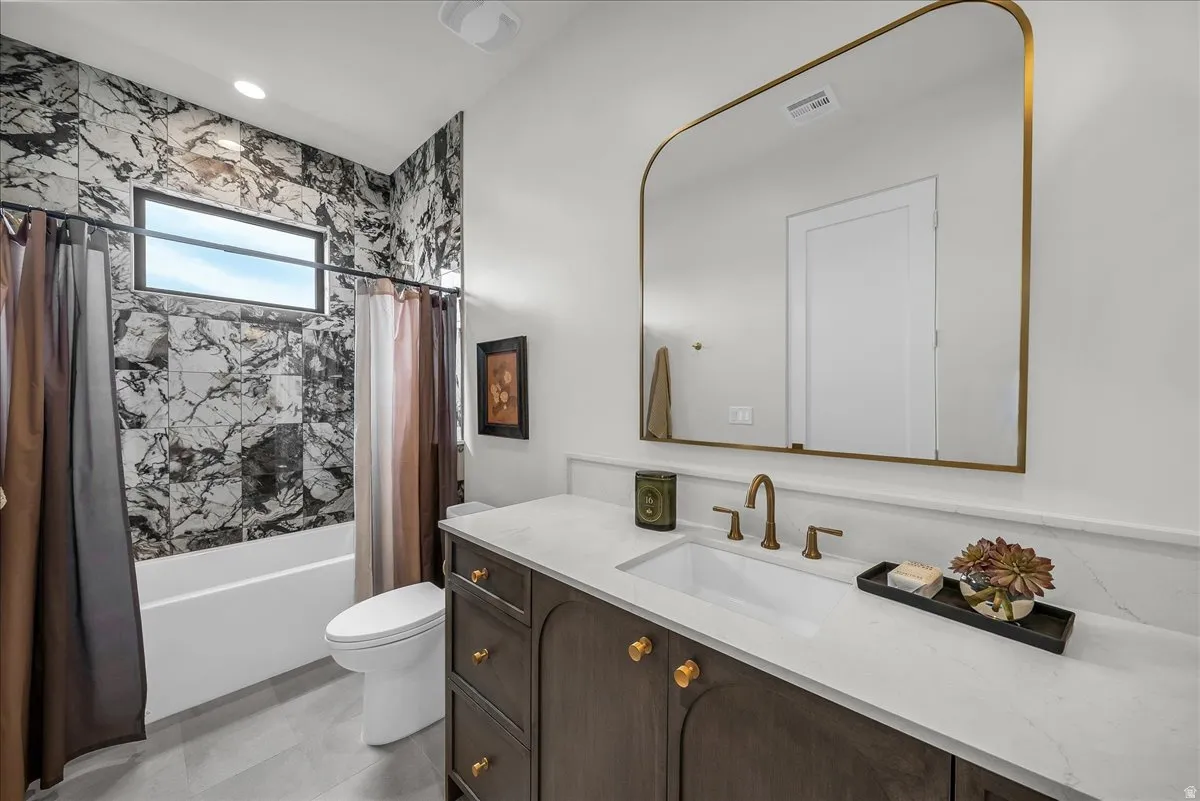 Bedroom ensuite bath