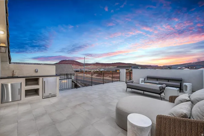 Pool sun deck