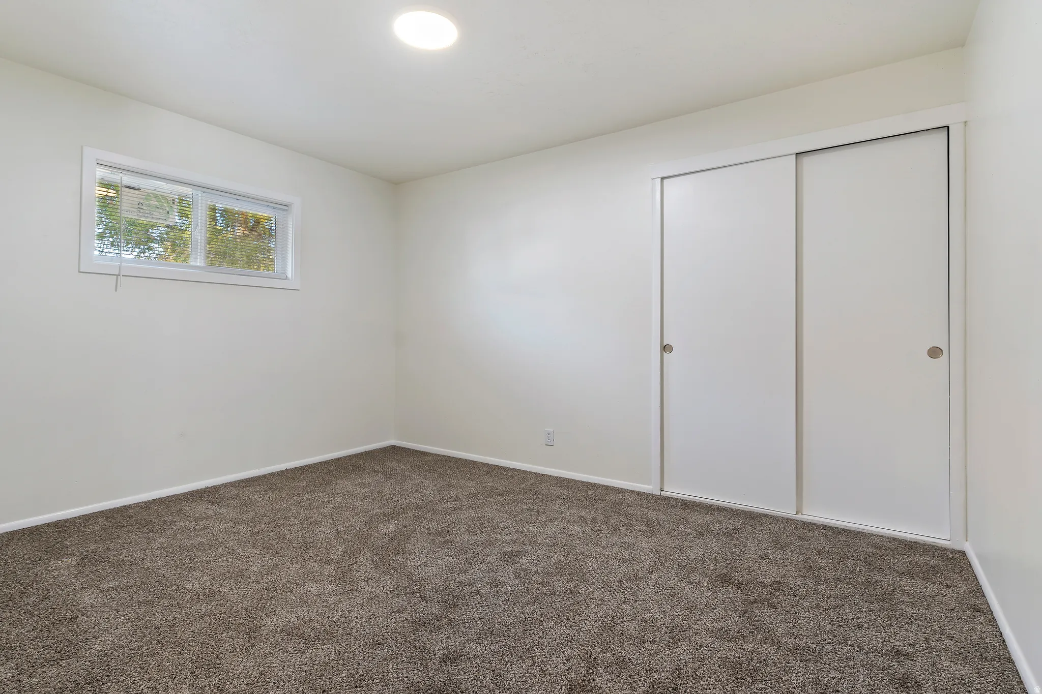 Bedroom with carpet flooring and a closet