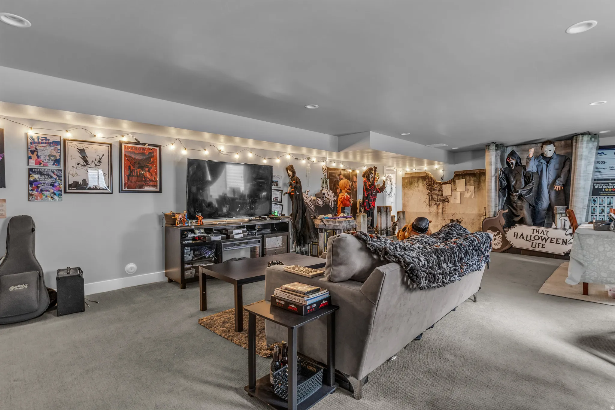 Carpeted living room featuring recessed lighting
