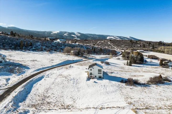 Snowy aerial view with a mountain view