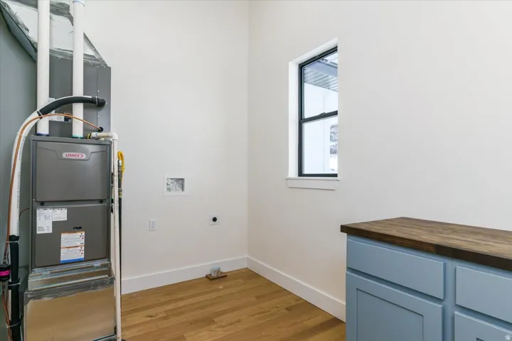 Utility room with heating unit