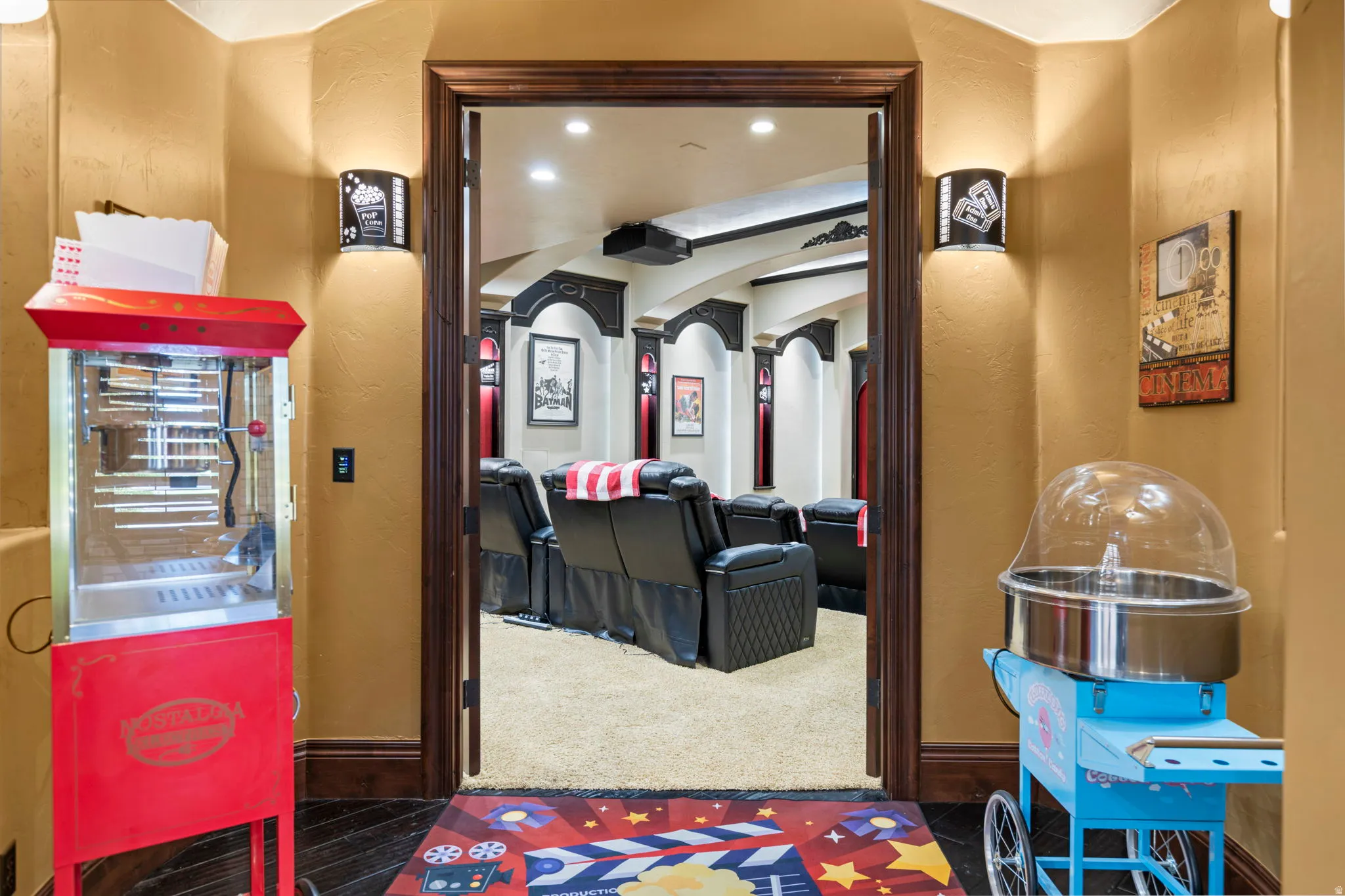 Recreation room with a textured wall