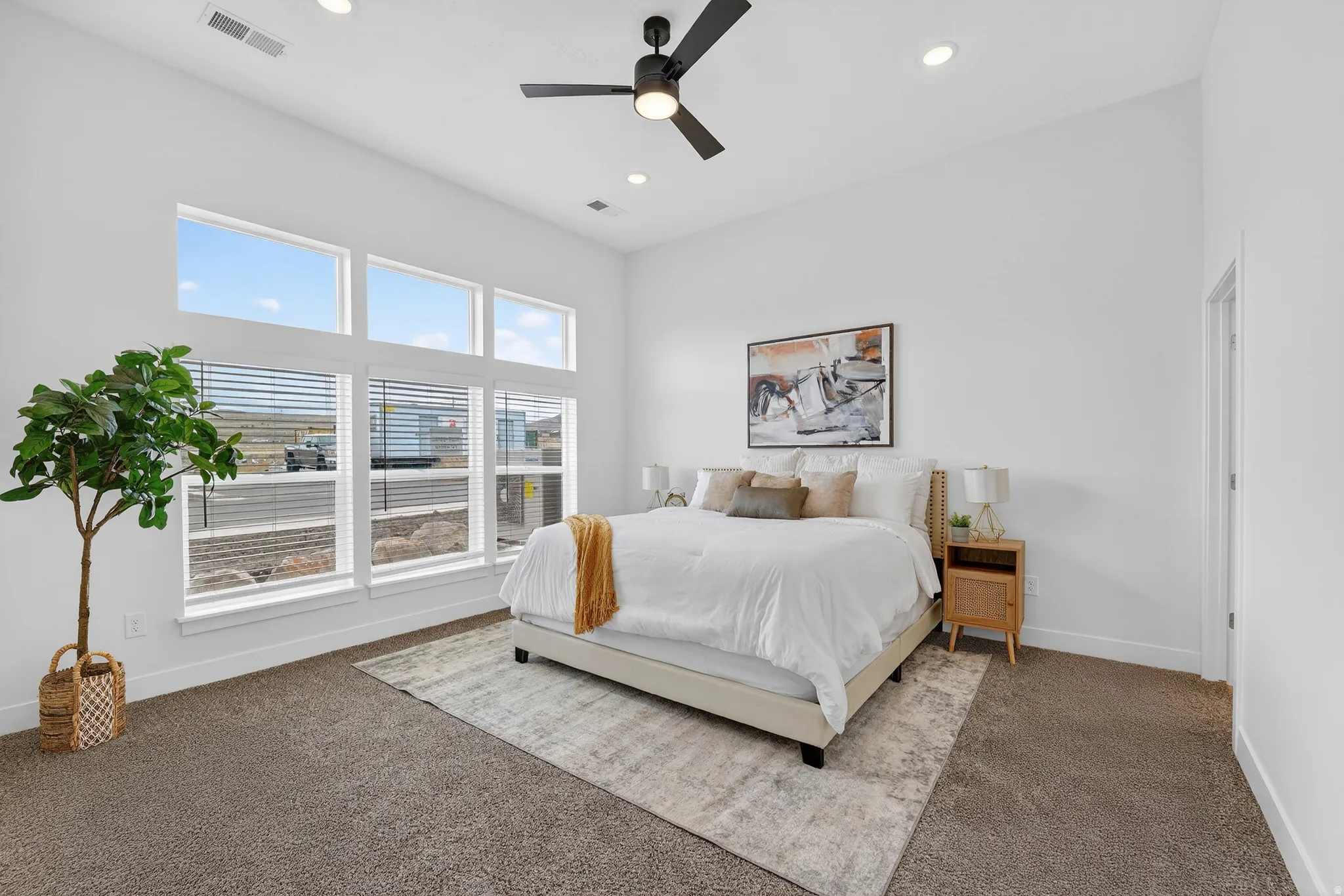 Primary bedroom with private en'suite  and walk in closet.