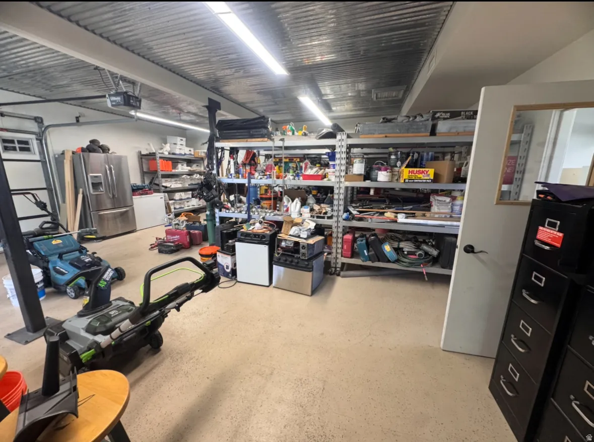 Misc room featuring a workshop area and concrete flooring