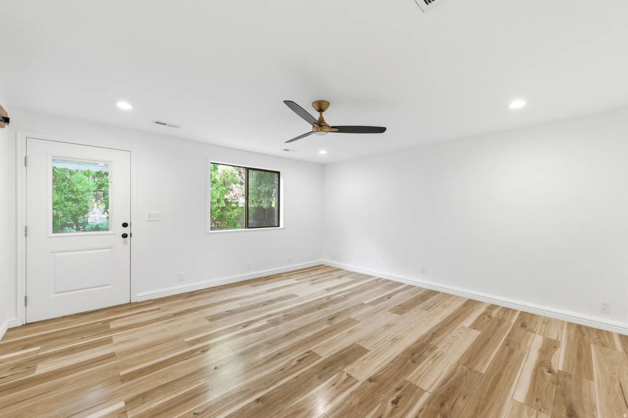 Unfurnished room with light wood finished floors, recessed lighting, and a ceiling fan