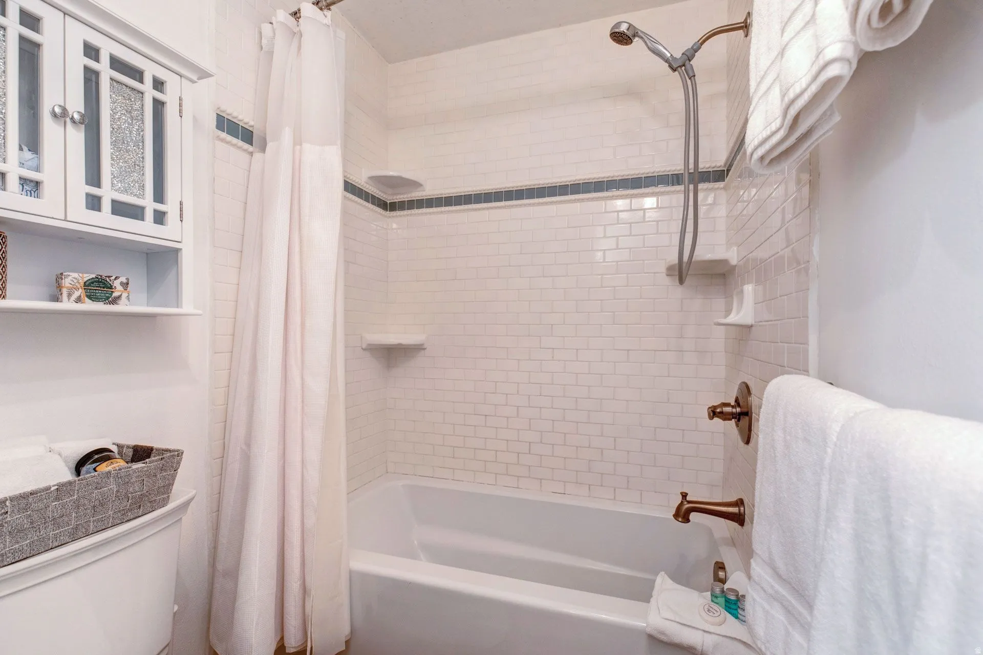 Full bathroom featuring shower / tub combo and toilet