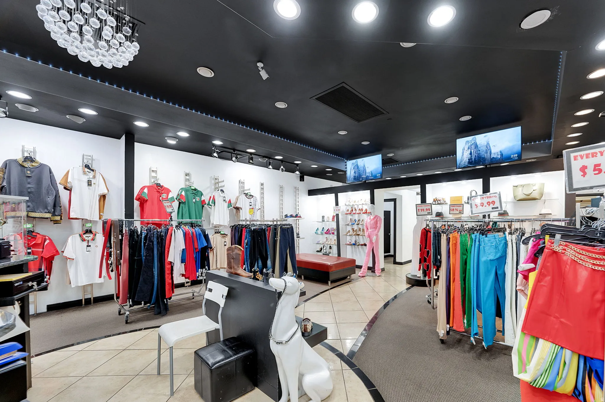 View of inside of Boutique featuring recessed lighting