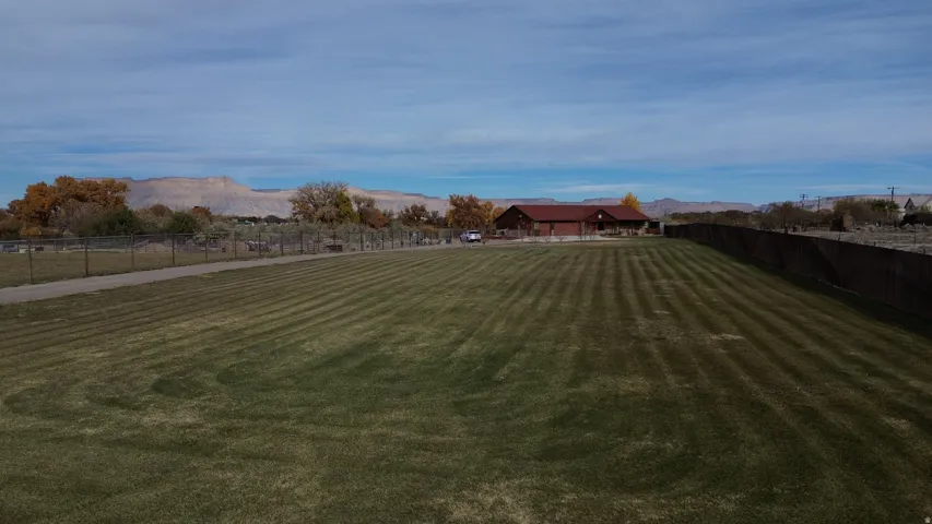 View of yard featuring a mountain view and a view of rural / pastoral area