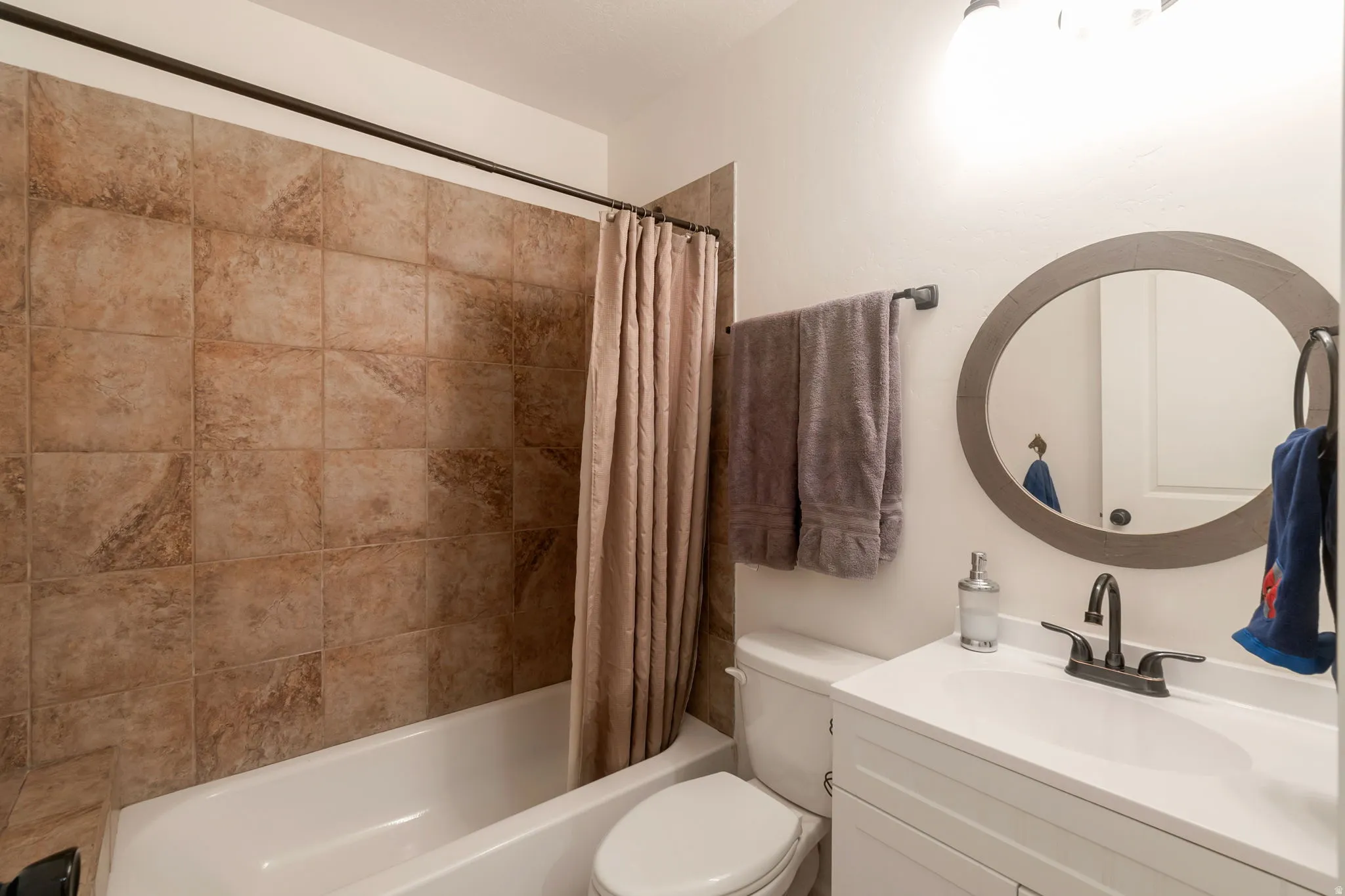 Main Bath 2nd floor