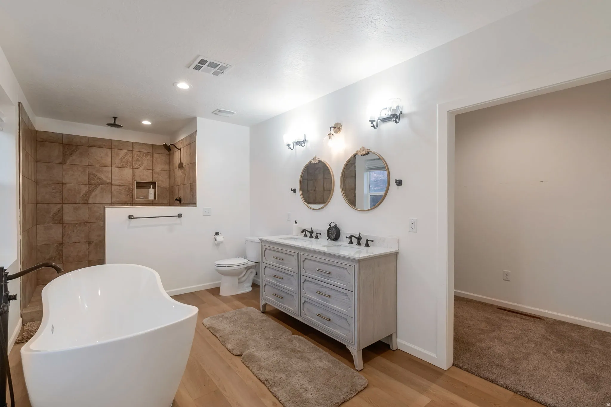 Master Bathroom w/sizable shower with dual heads and separate controls