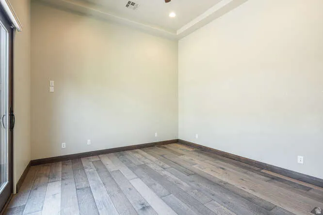 office or could be a bedroom as well.