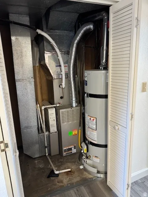Utility room with heating unit and water heater