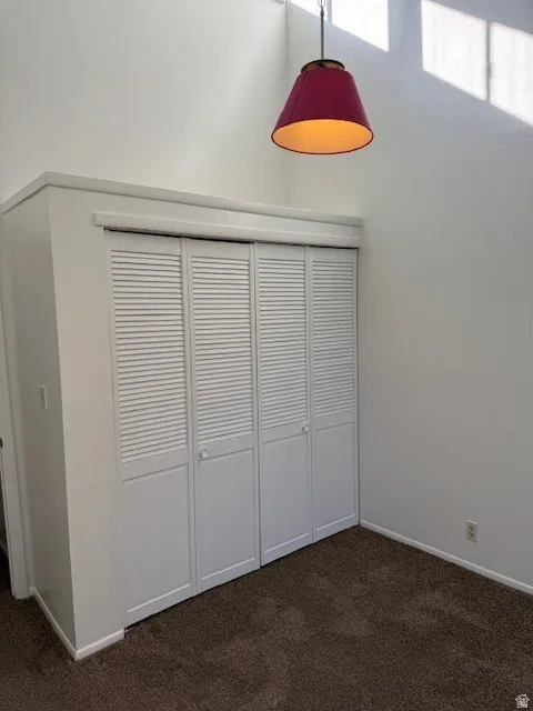 Detailed view of carpet floors