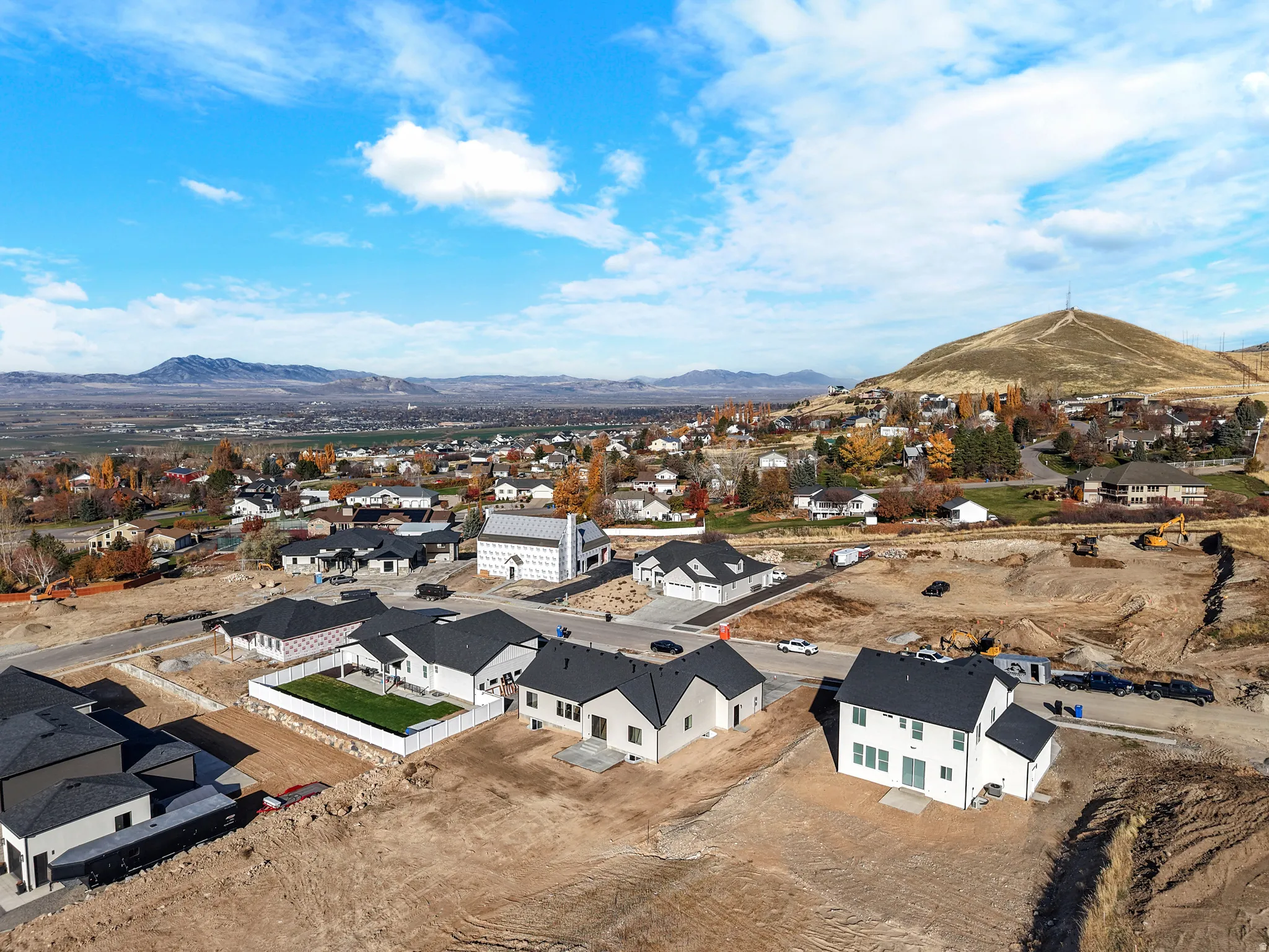 Aerial view of residential area featuring a mountain backdrop