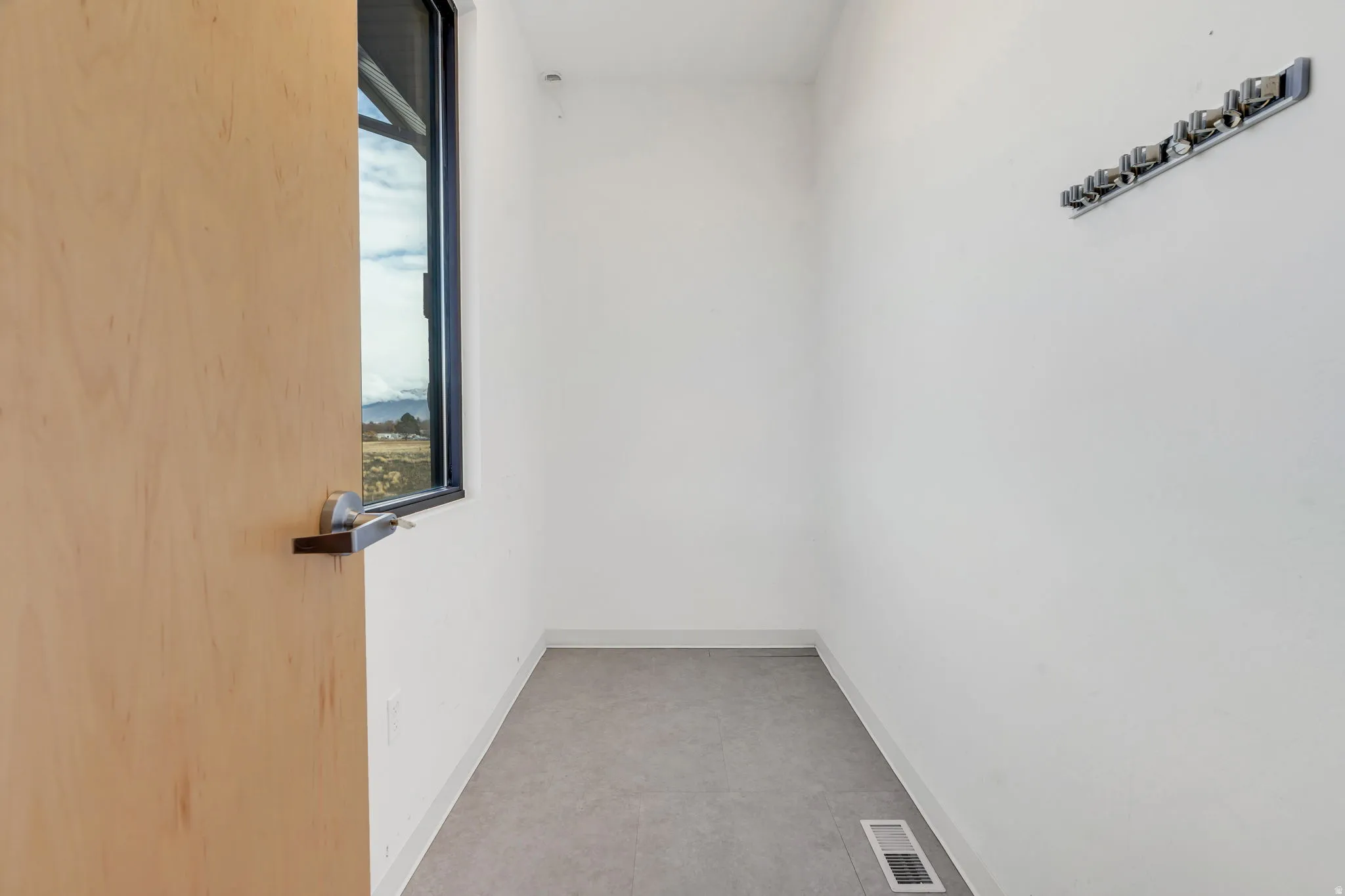 Empty room featuring baseboards