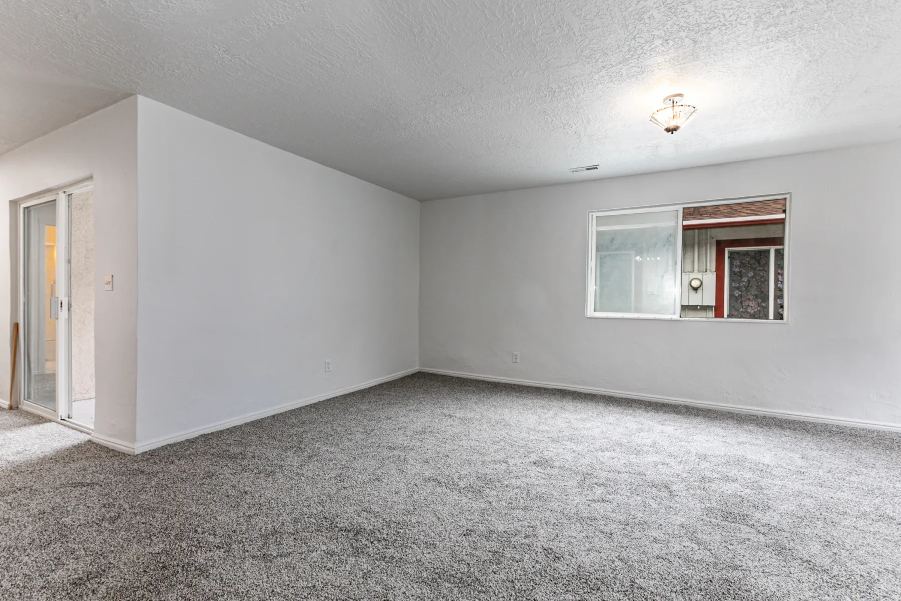 Spare room with carpet flooring and a textured ceiling