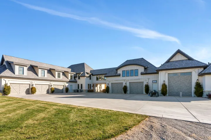 View of front of house featuring driveway and a front lawn