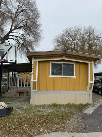 View of home's exterior