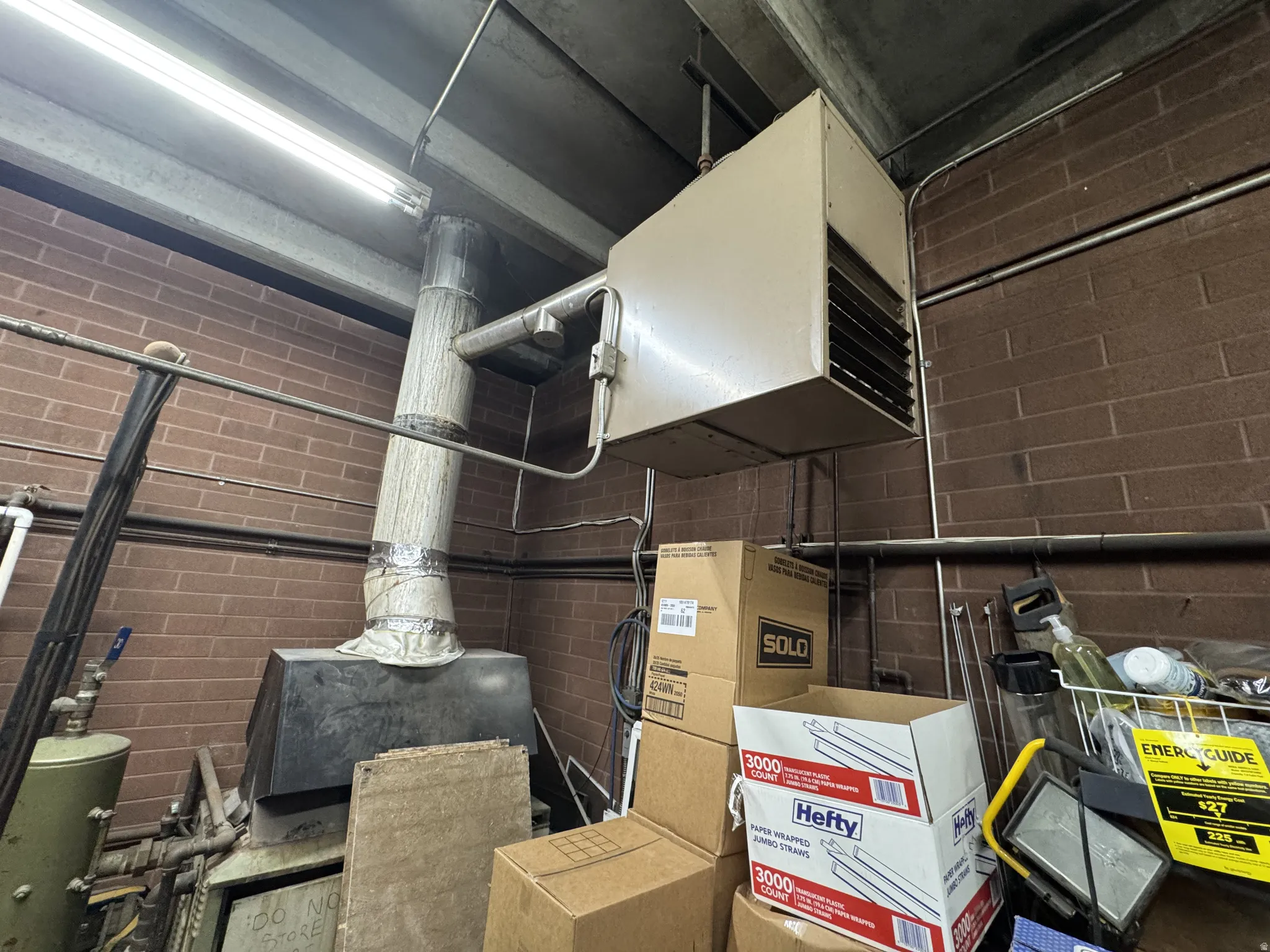 Utility room with a heating unit