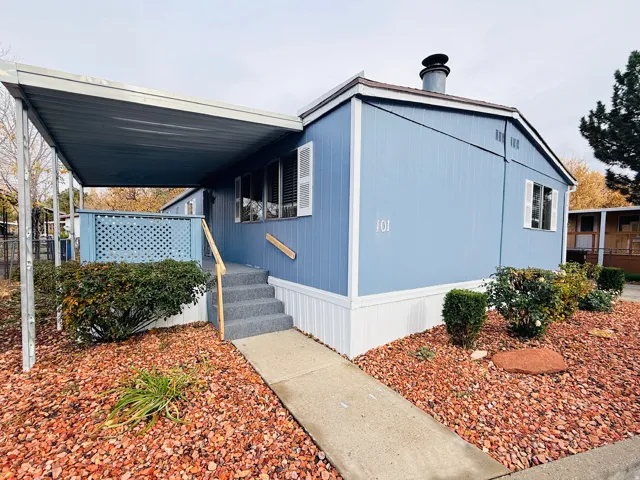 View of manufactured / mobile home