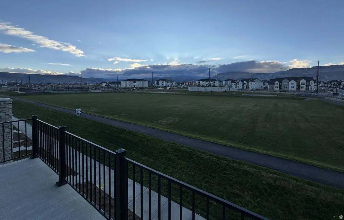 Balcony featuring a mountain view