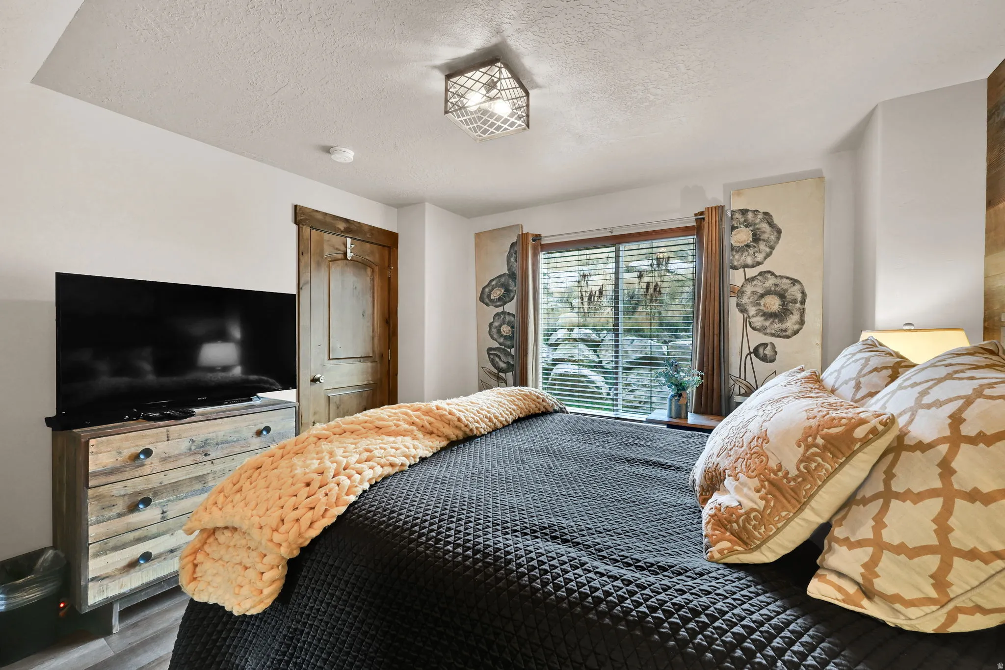 Bedroom with a textured ceiling