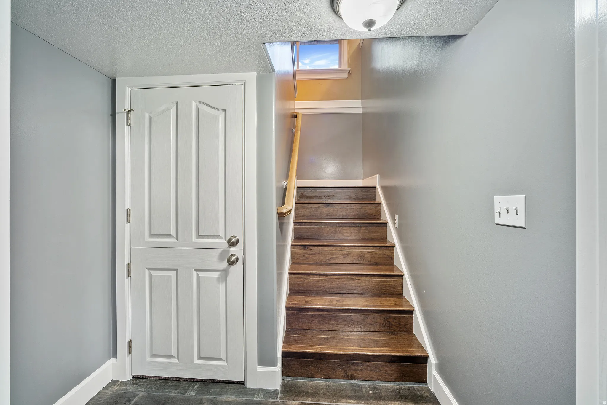 Stairway with a textured ceiling
