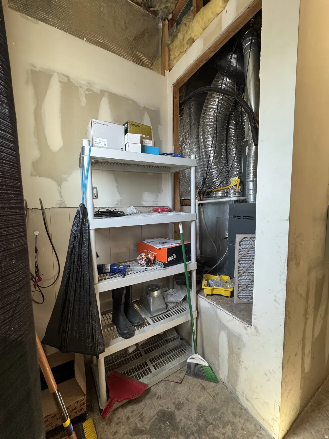 Storage featuring heating unit