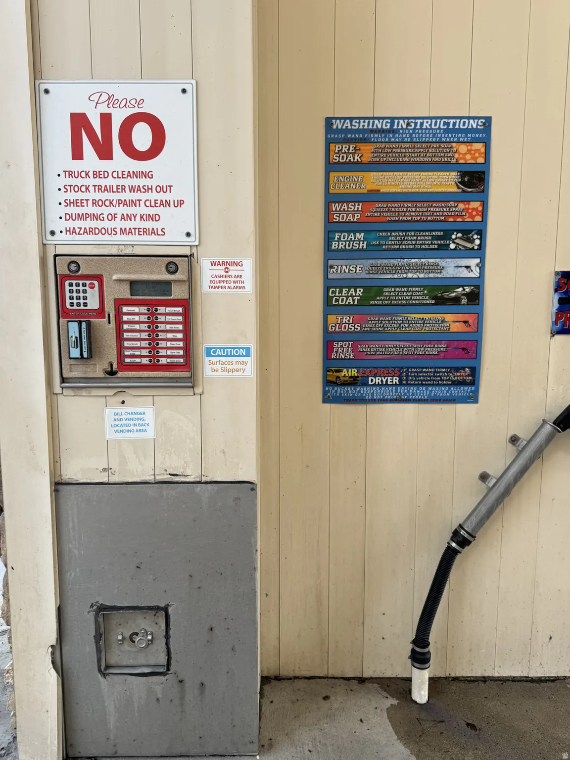 Detailed view of wood walls