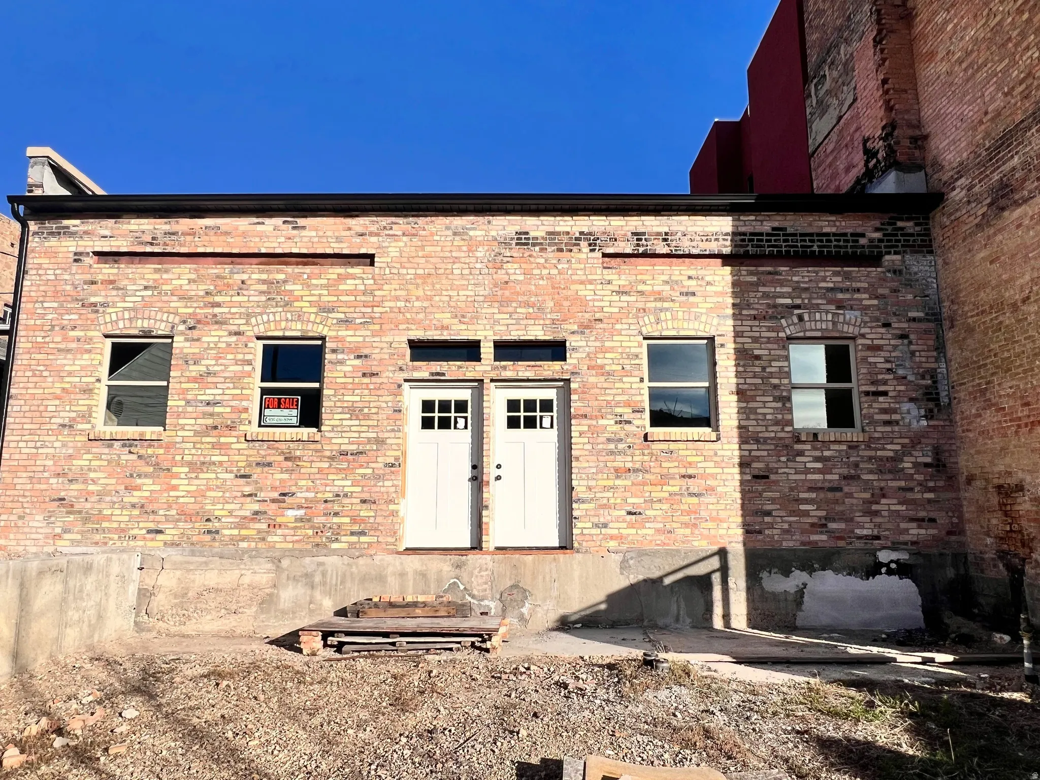 Rear Entry from 100 West