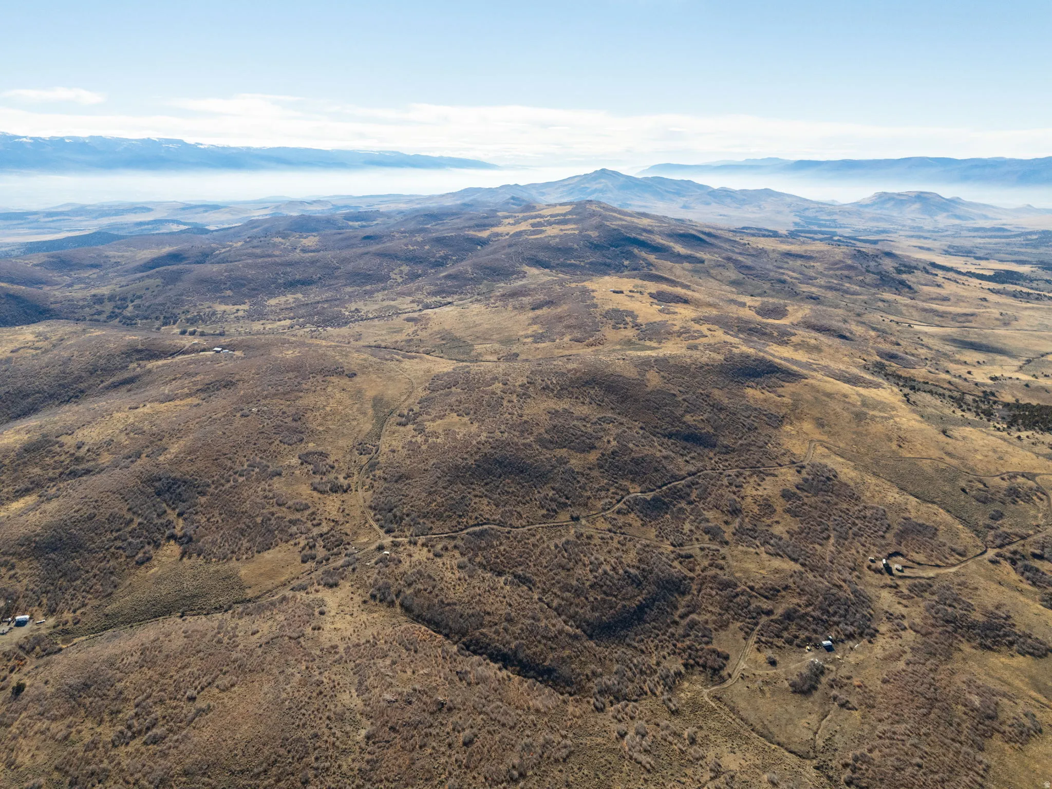 Aerial overview of property's location featuring a mountain backdrop