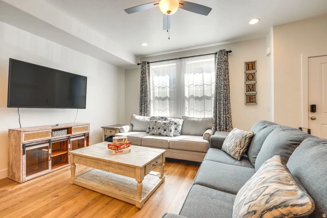 Living area featuring hardwood / wood-style flooring, recessed lighting, and a ceiling fan