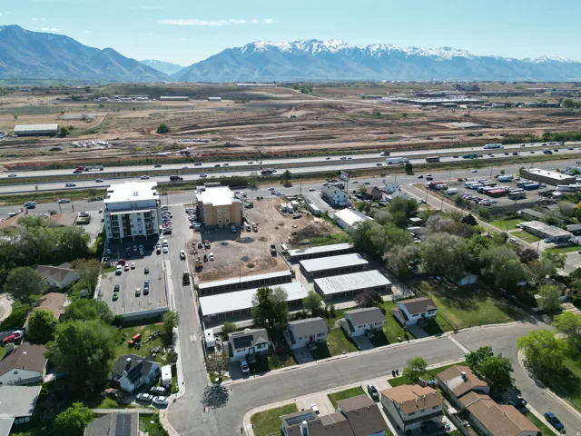 Aerial overview of property's location featuring a mountain backdrop
