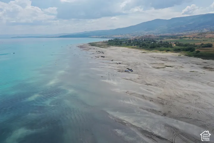 Water view featuring a mountainous background and local beach