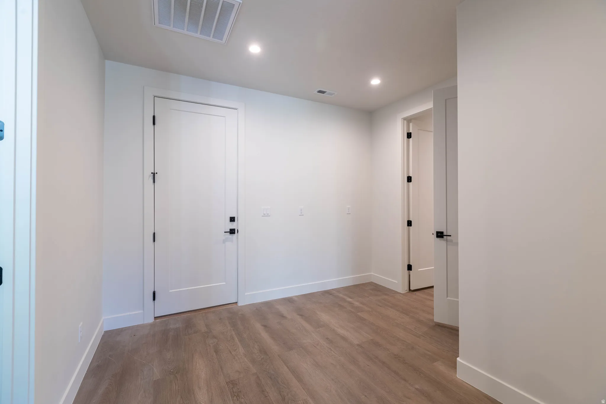 Unfurnished room featuring light wood-style floors and recessed lighting