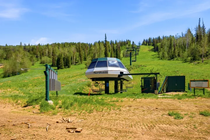 Ski lift base station with a prominent green and white structure