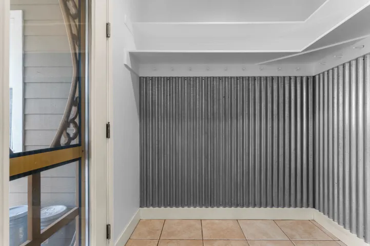 Detailed view of baseboards