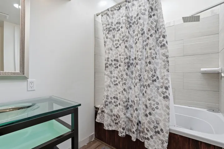 Full bath with shower / bath combo and vanity