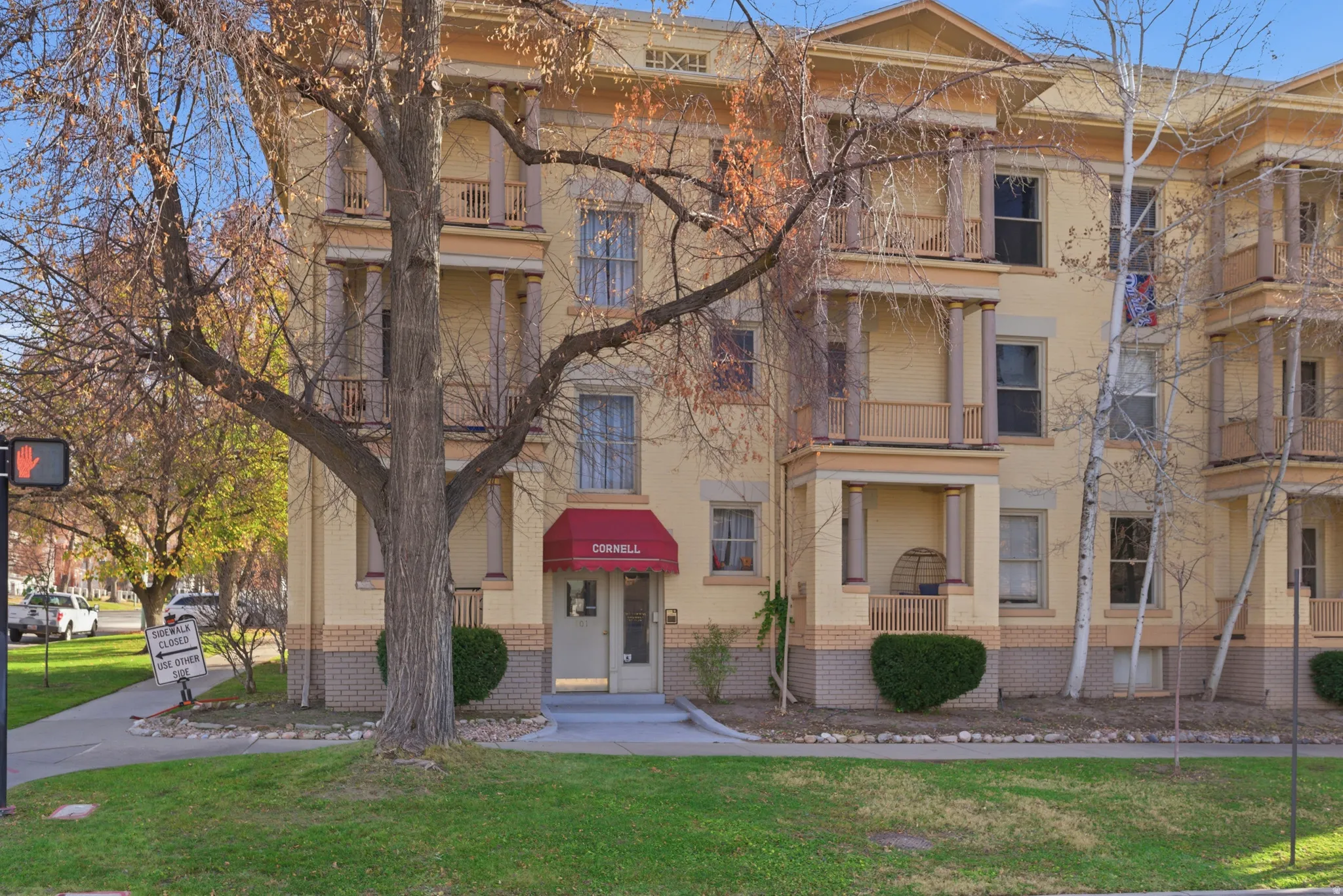 View of apartment building / complex
