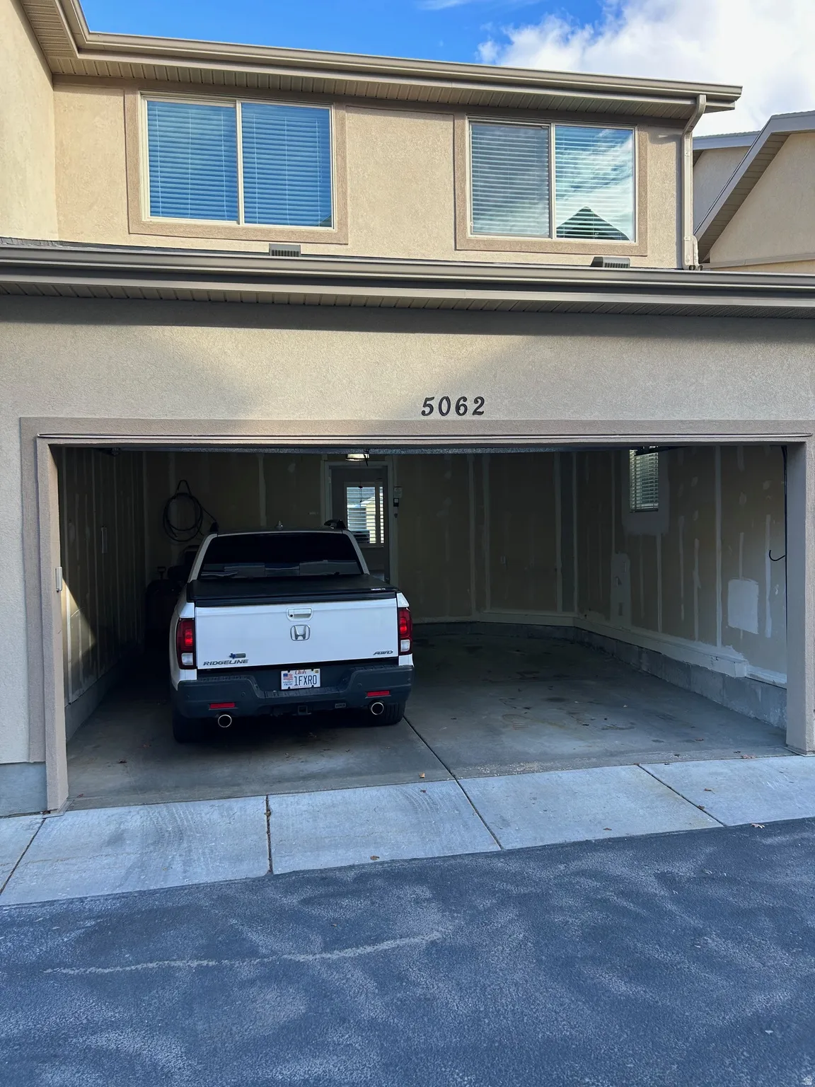 Plenty of room for 2 cars